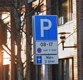 Parkeringsskilt som viser tidsbegrenset parkering - Klikk for stort bilde