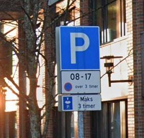 Parkeringsskilt som viser tidsbegrenset parkering - Klikk for stort bilde