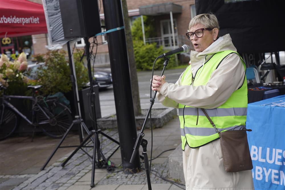 Ordfører Eli Arnstad som holdt åpnet Pride markeringen. - Klikk for stort bilde