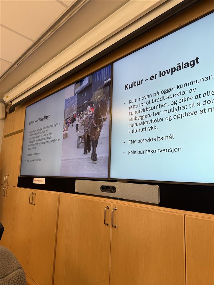 En skjerm med teksten "kultur er lovpålagt" - Klikk for stort bilde